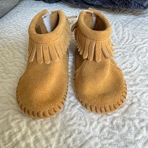 NEW Minnetonka Moccasins Back Flap Booties size 3